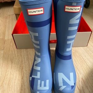 Hunter logo rain boots